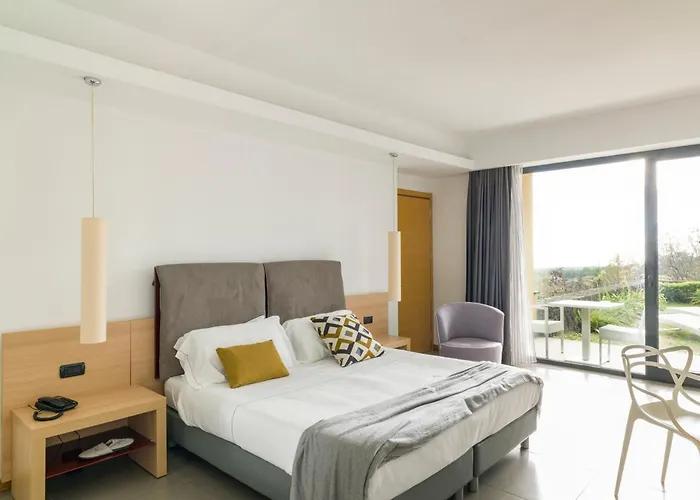 Esperia Palace & Hotell 5*